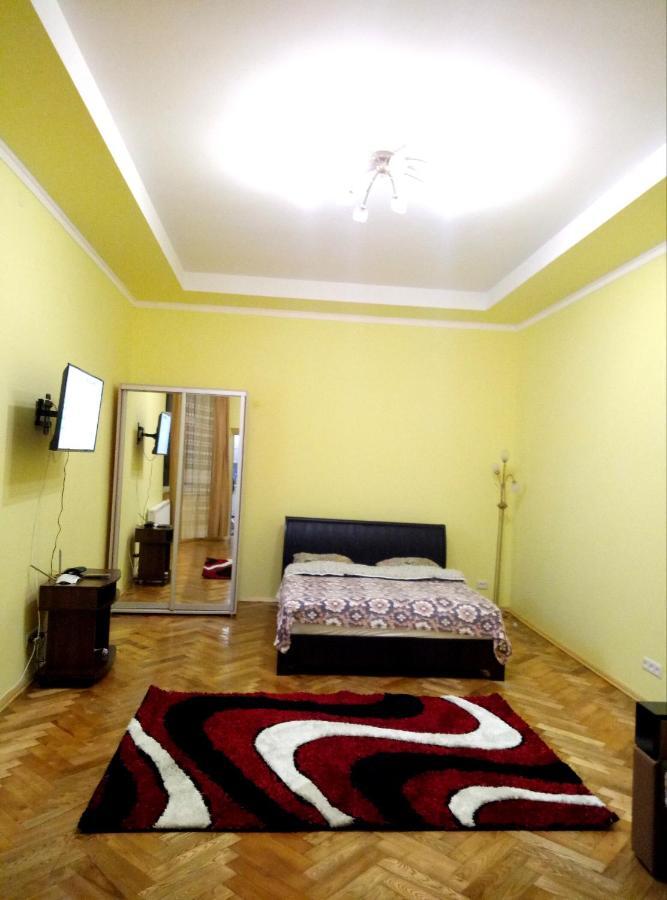 Apartment Ak. Kuchera Street Lviv Eksteriør bilde