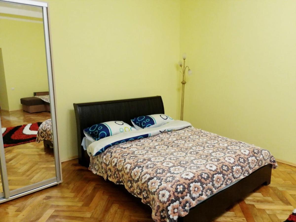 Apartment Ak. Kuchera Street Lviv Eksteriør bilde